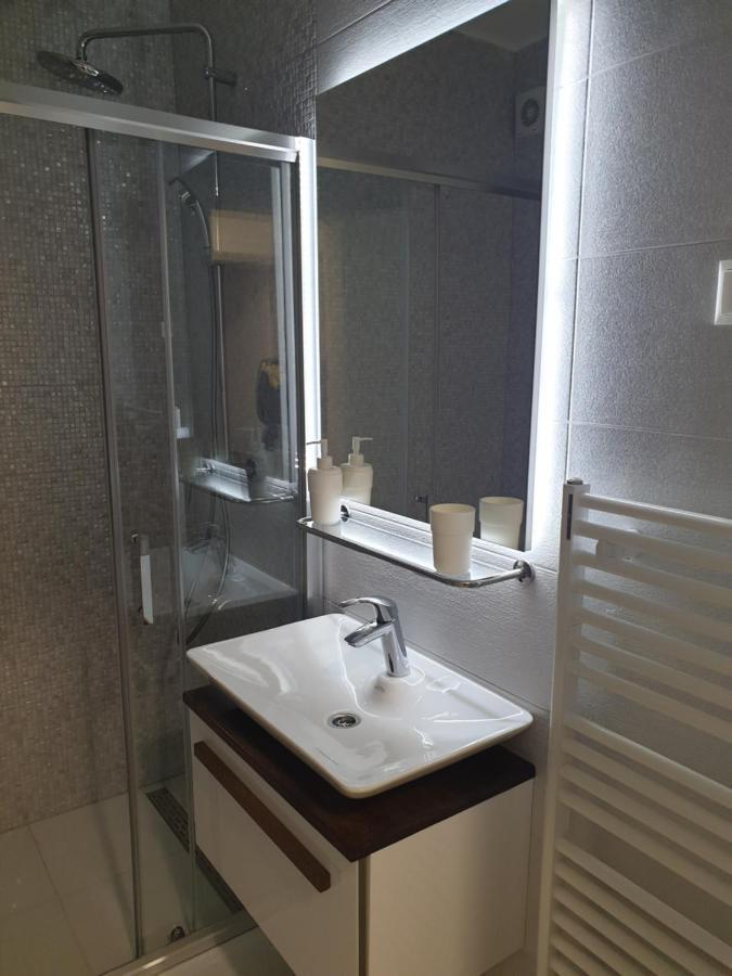 Apartman Viktoria Tuzla Exterior foto