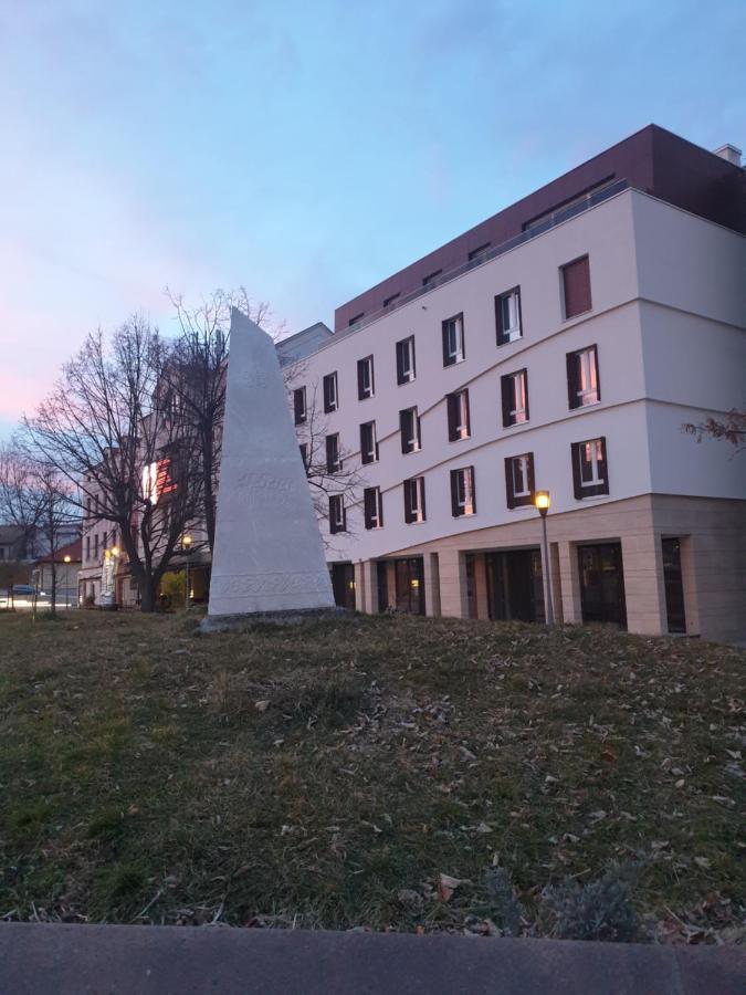 Apartman Viktoria Tuzla Exterior foto