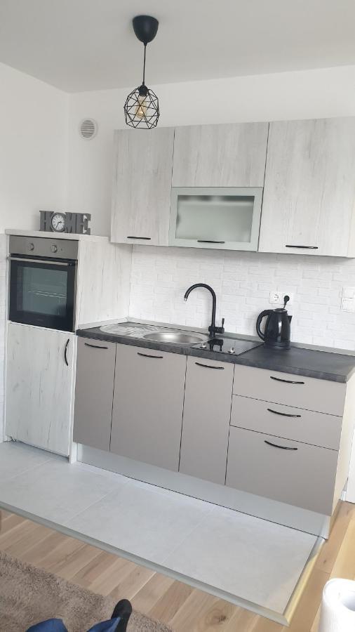 Apartman Viktoria Tuzla Exterior foto
