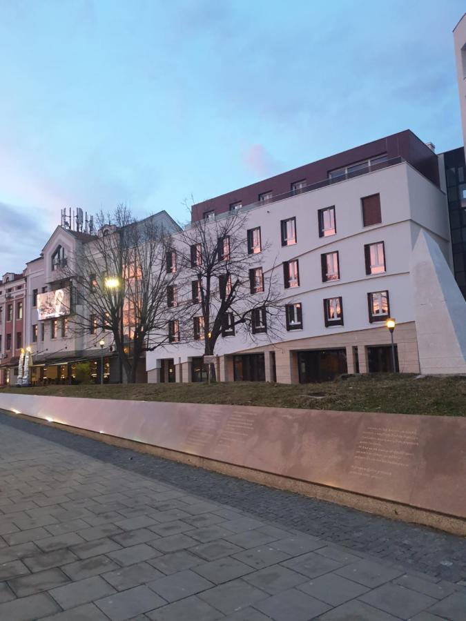 Apartman Viktoria Tuzla Exterior foto